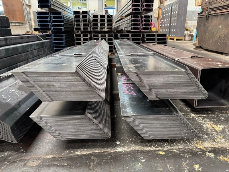 จำหน่ายเหล็กแบบหล่อผนังรั้ว (1)