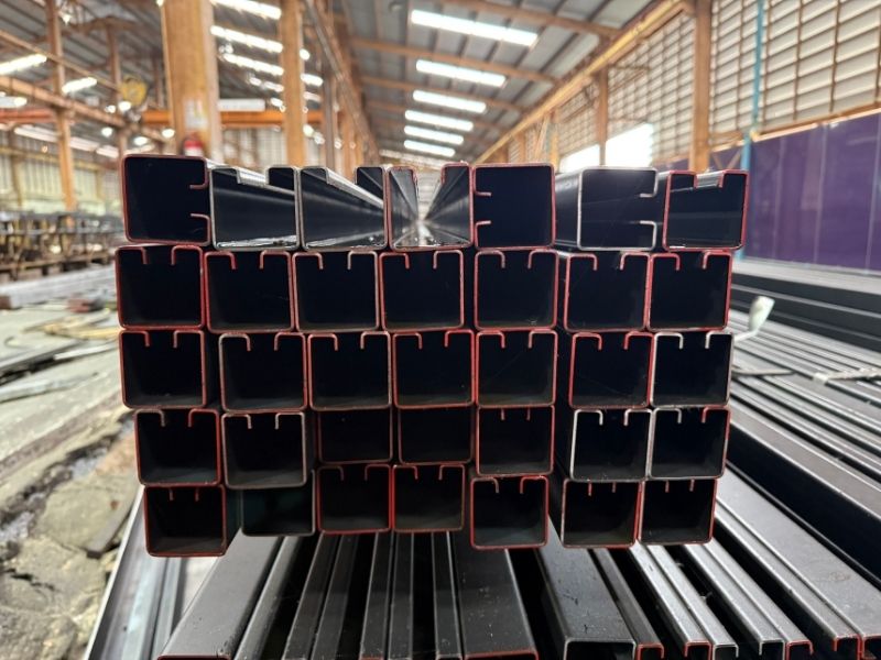 รางแขวนประตูเหล็ก (1)